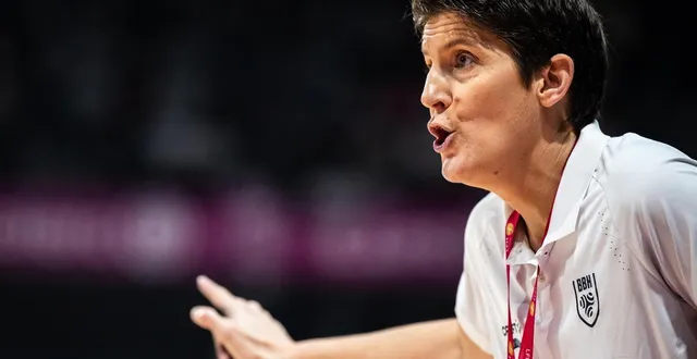 photo  rapahëlle tervel, la coach du bbh, attend une réaction de ses joueuses dans le combat et dans l’implication individuelle face à dijon.  &copy;  guillaume saligot / ouest-france 