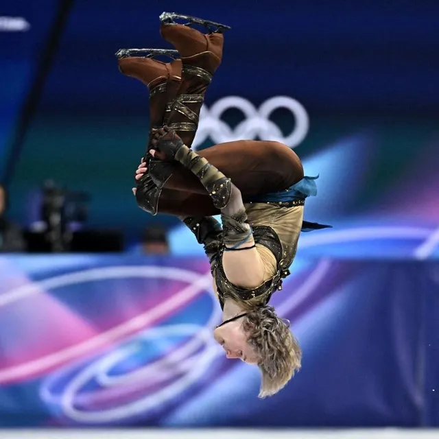 photo ilia malinin a tenté et réussi un backflip.  ©  gabriel bouys / afp