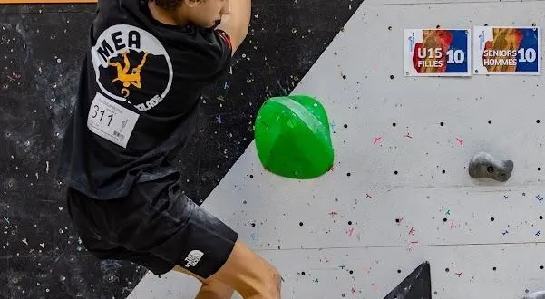 photo  licencié au club des montes en l’air, à giberville, tom daufresne est l’un des grands espoirs de l’escalade en normandie, à tout juste 16 ans.  &copy;  olivier naves 