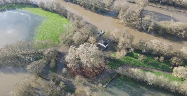 photo  près d’angers, maine-et-loire, la montée du niveau des cours d’eau est visible. le département est placé en vigilance jaune et orange ces mercredi 11 et jeudi 12 février.  &copy;  thierry huguenin 