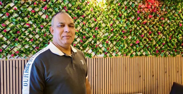 photo  ahmed jobul est aux commandes du restaurant l’himalaya, rue du port au mans.  &copy;  le maine libre 