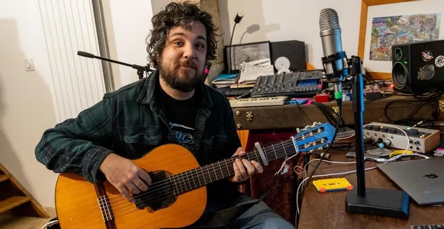 photo  nathan leproust alias teenage bed a enregistré son troisième album « pause printemps » chez lui au mans.  &copy;  le maine libre - xavier sarrat 