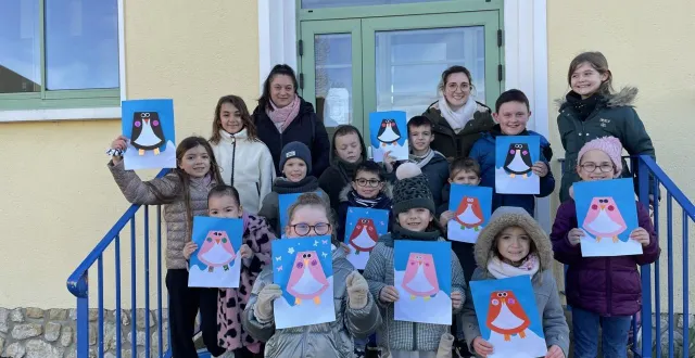 photo  la chapelle-du-bois, mercredi 4 février 2026. les enfants de l’accueil de loisirs ont réalisé des pingouins en papier.  &copy;  le maine libre 
