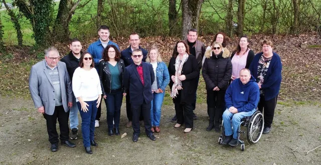 photo  mickaël fouchard présente sa liste avec neuf conseillers sortants et six nouveaux.   &copy;  le maine libre 