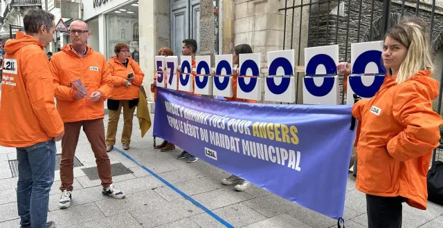 photo  angers, samedi 11 octobre 2025. quelques militants de l214 avaient déjà manifesté pour inciter le maire et les candidats aux élections à s’engager pour réduire le nombre d’animaux tués pour l’alimentation. ils récidivent ce samedi 14 février 2026.  &copy;  co 