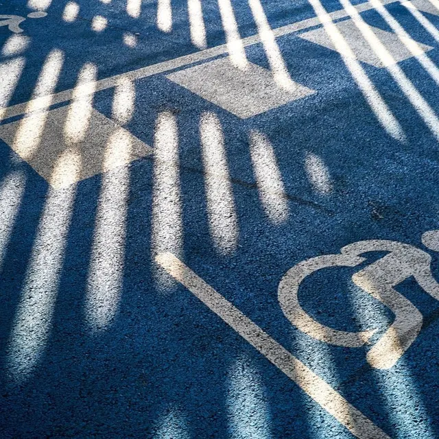 photo pour formuler la demande d’obtention d’une cmi, il faut adresser un formulaire cerfa à la maison départementale des personnes handicapées (photo d’illustration).  ©  hans lucas via afp