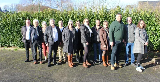 photo  guy robineau, à gauche, mènera « au cœur de nos gens ».  &copy;  le maine libre 