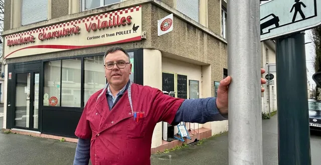 photo  angers, boulevard de strasbourg, le 10 février 2026. le boucher yvon poulet réclame un forfait stationnement pour les commerçants, non-résidents.  &copy;  co 