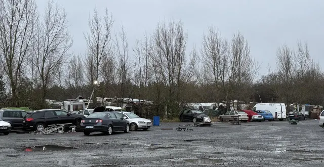 photo  un camp de roms avec une quarantaine de personnes est installé sur un terrain privé, zone de la saulaie, à trélazé. le site sera évacué par les forces de l’ordre.  &copy;  co – tiphaine siriex 