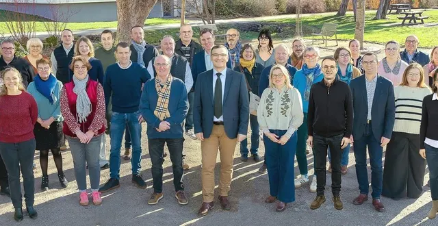 photo  au centre la tête de liste hervé roncière  &copy;  ouest-france 
