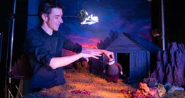 actu cin&eacute;ma  jean-claude rozec, sur le tournage du film les contes du pommier, dans les locaux de vivement lundi ! 