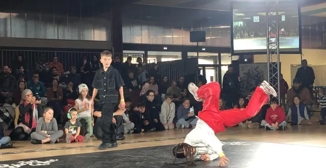photo  deux jeunes danseurs lors de la douzième édition du battle sixty-one.  &copy;  archives ouest-france 