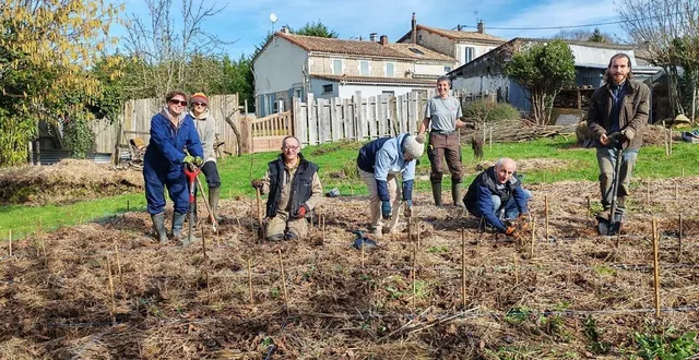 photo  la parcelle de terrain de virginie redien a déjà changé de visage grâce au chantier collaboratif.  &copy;  co 