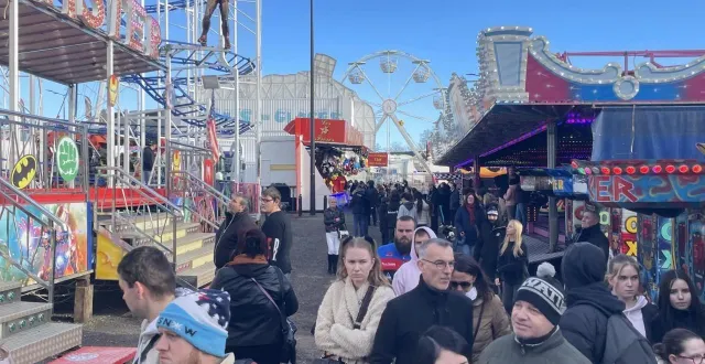 photo  les attractions de « grande hauteur » de la fête foraine d’alençon sont fermées en raison de la vigilance vent violent.  &copy;  archives ouest-france 