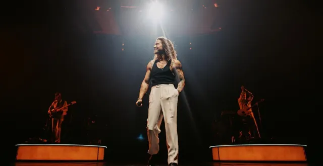 photo  les billets pour le concert de julien doré ont été rapidement vendus, tout comme celle pour feu ! chatterton et de nombreux autres artistes.  &copy;  julien doré 