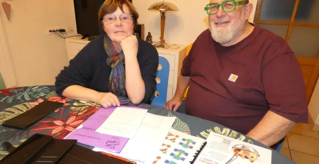 photo  anne pineau-picouleau, trésorière du cercle et conseillère municipale, et claude godin, président de la société léon-legault.  &copy;  co 