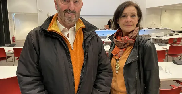 photo  pascal mariette et agnès besnard ont tenu à marquer leur rupture avec la majorité municipale, à l’occasion de ce dernier conseil du mandat municipal.  &copy;  le maine libre 