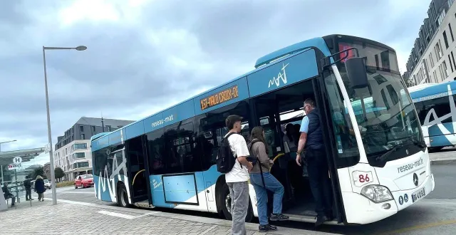 photo  des usagers et personnel des transports publics de saint-malo ont enregistré leur voix pour les annonces diffusées dans les bus.  &copy;  archives ouest-france. 