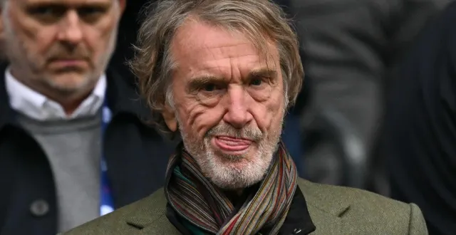 photo  le premier ministre britannique keir starmer a estimé mercredi 11 février que jim ratcliffe, copropriétaire de manchester united (sur la photo), devait présenter ses excuses pour avoir tenu des propos racistes.  &copy;  oli scarff / afp 