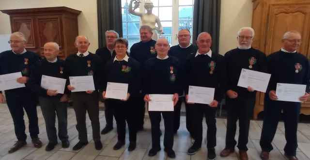 photo  les musiciens de la fanfare, après la remise de la médaille d’honneur des sociétés musicales et chorales, pour plus de vingt ans de service.  &copy;  ouest-france 