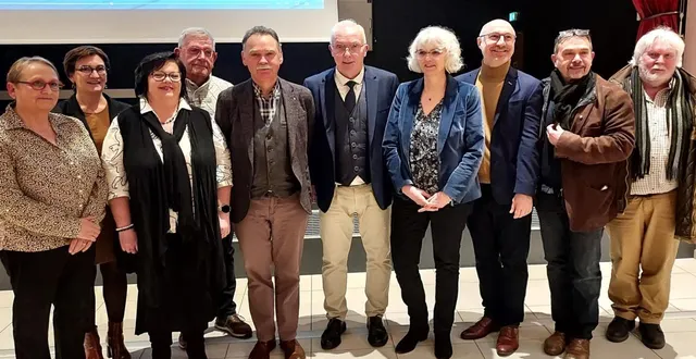 photo  le président, andré pigné, entouré des vice-présidents lors de la cérémonie des vœux.  &copy;  le maine libre 