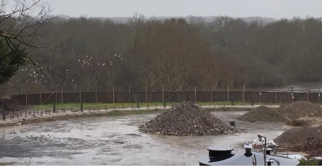 photo  la nouvelle haie a été plantée au centre technique municipal.  &copy;  co 