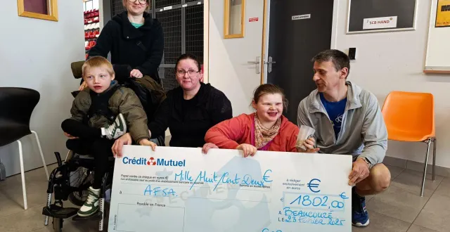 photo  le chèque remis à l’afsa par beaucouzé handball lors d’une précédente édition.  &copy;  co 