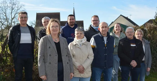 photo  jérôme naslé entouré de ses colistiers (eloïse cany était absente lors de la prise de la photo).  &copy;  ouest-france 