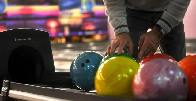 photo  le bowling de la ferté-bernard, à proximité du lycée robert-garnier, changera-t-il de propriétaire en 2026 ?  &copy;  illustration le courrier de l’ouest - marie delage 