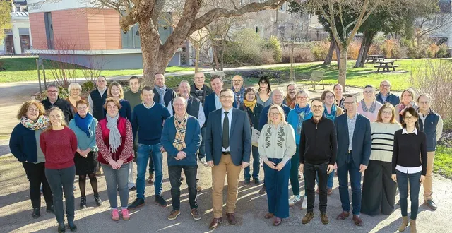 photo  les membres de la liste « montval-sur-loir 2026 s’engager ensemble pour demain ».  &copy;  liste 
