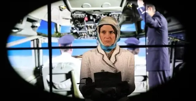 photo  dans la femme qui n’aimait pas rabbi jacob, jean-philippe daguerre rend hommage à danielle cravenne, « don quichotte des temps moderne ».  &copy;  théâtre du montparnasse 