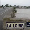 photo la crue de la loire est scrutée par les services de la ville des ponts-de-cé.