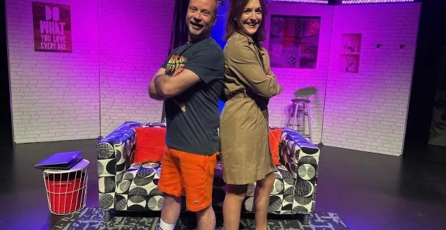 photo  pascal grégoire, à la fois auteur et comédien (ici avec camille roy), partagera la scène de bocapole avec charlotte lequesne.  &copy;  document remis - pg productions 