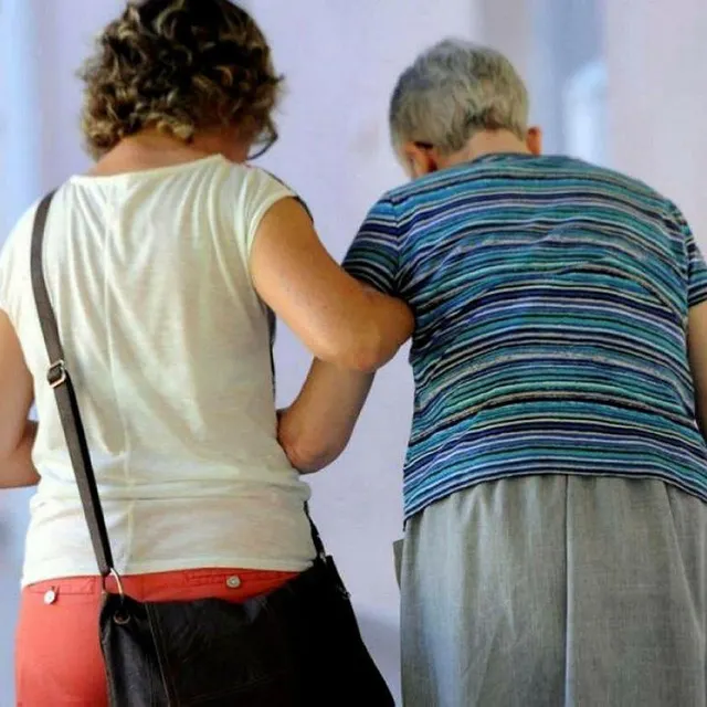 photo les personnes de moins de 65 ans ayant à leur charge une personne de plus de 65 ans aux revenus modestes vivant dans le logement loué sont également protégées par la loi alur.  ©  archives co