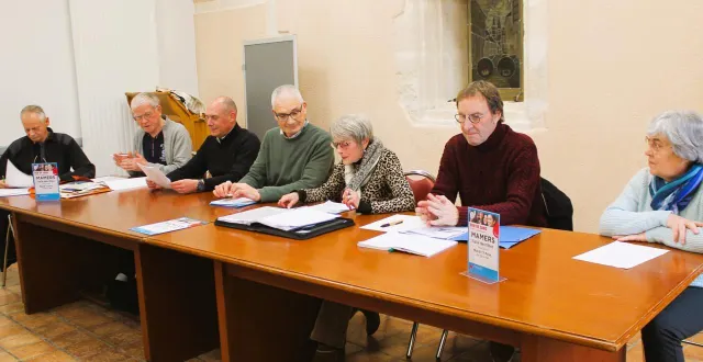 photo  de gauche à droite : patrick cohin, vice-président ; rené gillet ; frédéric beauchef, maire de mamers ; jean-yves bois ; claudine tenin ; didier teroissin ; ainsi que nathalie daviaud, trésorière adjointe.   &copy;  le maine libre 