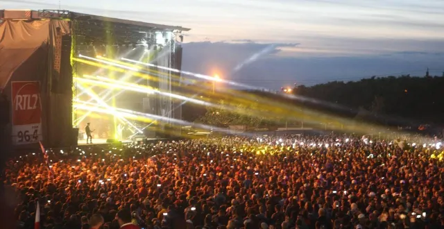 photo  la scène du circuit accueillera plusieurs artistes du 10 au 14 juin 2026. les concerts du mercredi et du jeudi viennent d’être annoncés.  &copy;  archives le maine libre 