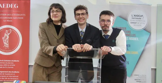 photo  les 24 heures de l’éloquence mettent en avant l’art oratoire.  &copy;  archives association des étudiants en droit, économie et gestion 