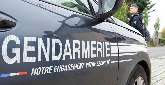 photo  les gendarmes de craon ont interpellé, en flagrant délit, deux hommes soupçonnés d’avoir participé au vol de deux tracteurs en dordogne. les deux engins ont été retrouvés en mayenne.  &copy;  ouest-france 