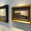 photo le tableau « étretat » (1864) de claude monet (à droite), l’une des œuvres majeures de la collection peindre en normandie.