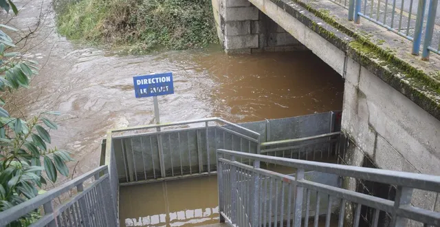 photo  le souterrain qui mène à la voie sncf de la gare de montsûrs, direction le mans, est inondé ce jeudi 12 février 2026.  &copy;  ouest-france 