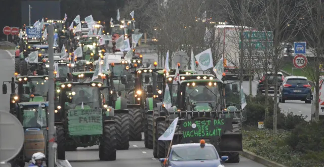 photo  les agriculteurs avaient bloqué l’accès à l’autoroute a11 en maine-et-loire.  &copy;  archives ouest-france 