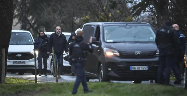 photo  monique olivier a de nouveau été transportée devant l’ancienne maison de lydie logé, à saint-christophe-le-jajolet, dans l’orne, ce mercredi 11 février 2026, pour des actes d’enquête. une reconstitution doit s’y dérouler ce jeudi.  &copy;  charles bury / ouest-france 