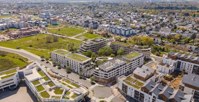 photo  le projet elisa se situe au centre de l’image : des résidences et un cœur végétal. à gauche, les bâtiments du lycée les buissonnets.  &copy;  groupe opus 