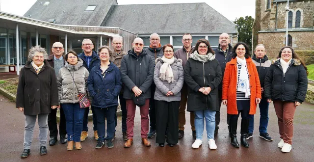 photo  au premier rang de gauche à droite : karine folmard, géraldine gautier, céline levée, michel legalle, rachel laurent, tatiana lelandais renouard, katia hardouin, alexandra olonde. au second rang : michel masson, yannick levard, sylvain brière, denis legoupil, nicolas marie, michel chancerel, claude visse.  &copy;  ouest-france 