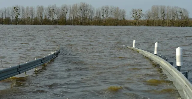 photo  plusieurs routes du maine-et-loire sont coupées en raison des inondations.  &copy;  archives co - josselin clair 
