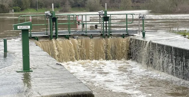 photo  la mayenne est en crue à l'écluse de mirwault ce jeudi 12 février 2026.  &copy;  ouest-france 