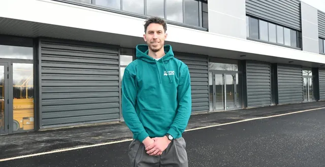 photo  fabien poirier s’apprête à ouvrir sa troisième salle orange bleue du calvados à falaise.  &copy;  ouest-france 