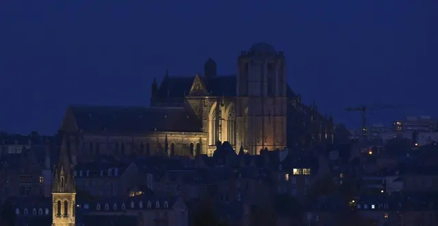 photo  l’éclairage des abords de la cathédrale va être rénové pour diminuer la consommation d’énergie.  &copy;  archives le maine libre - denis lambert 