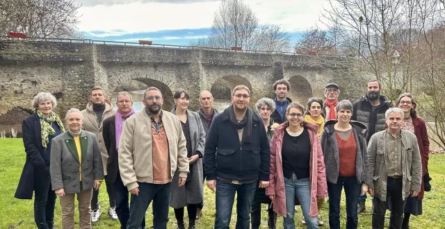 photo  catherine huvelin-paillocher, sylvaine chassard, étienne dubillot, pascal jacquette, jérémy gouin, cécile adnot, stéphane croizer, guillaume fleury (tête de liste), bettina djerroud, guillaume hardy, maud cesbron, emilie montécot, gilles neau, magali drouillet, alexandre péresse, patrick rexand et charlotte alix.  &copy;  co 