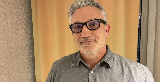 photo  emmanuel flouvat est tête de liste aux municipales à argentan.  &copy;  ouest-france 